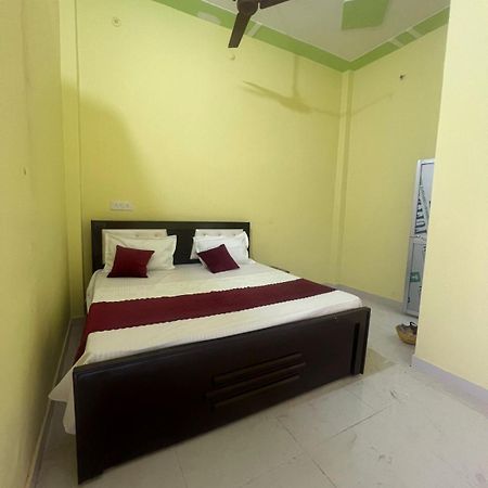 Hotel Vijay Palace Ayodhya ภายนอก รูปภาพ