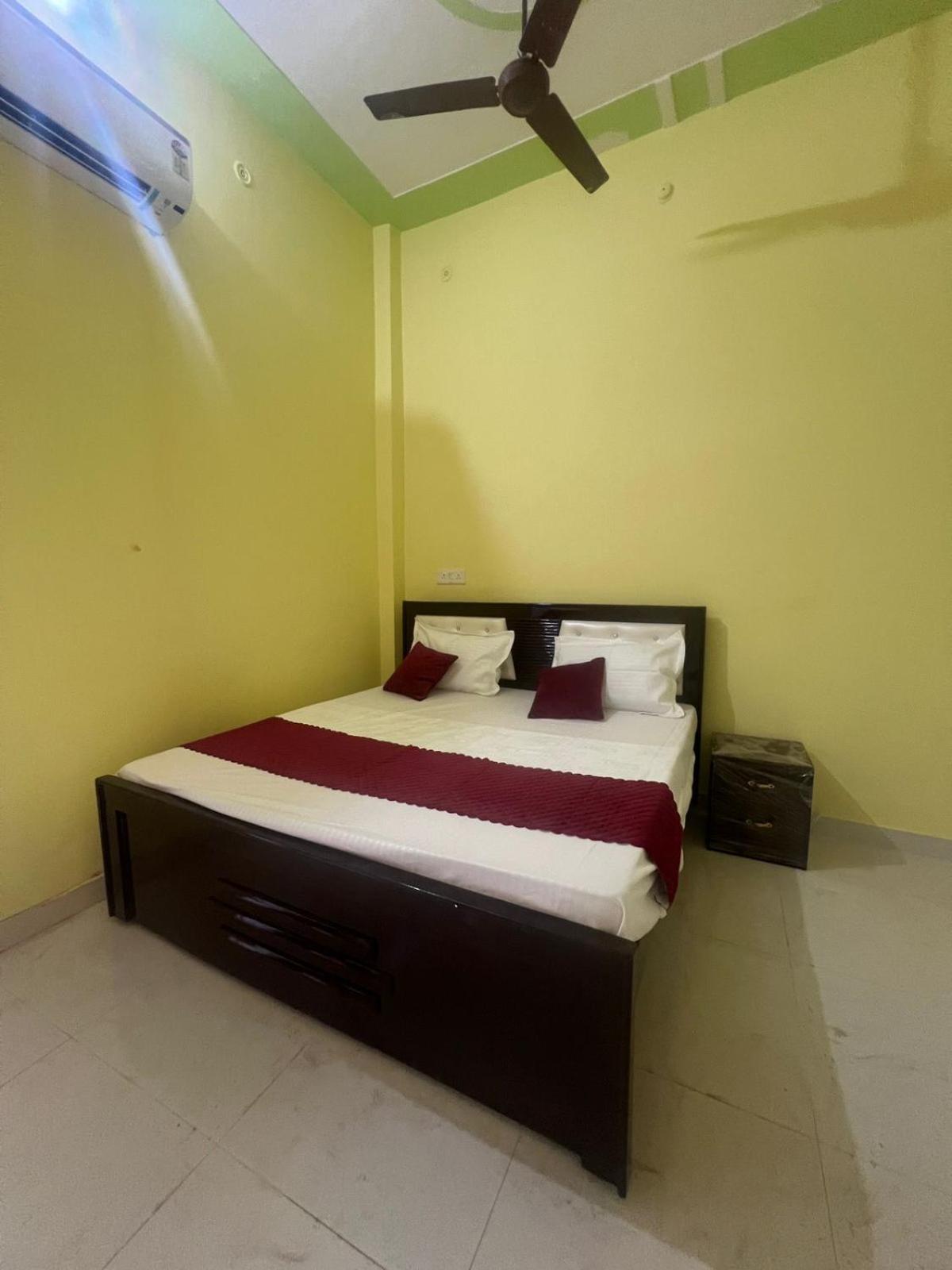 Hotel Vijay Palace Ayodhya ภายนอก รูปภาพ