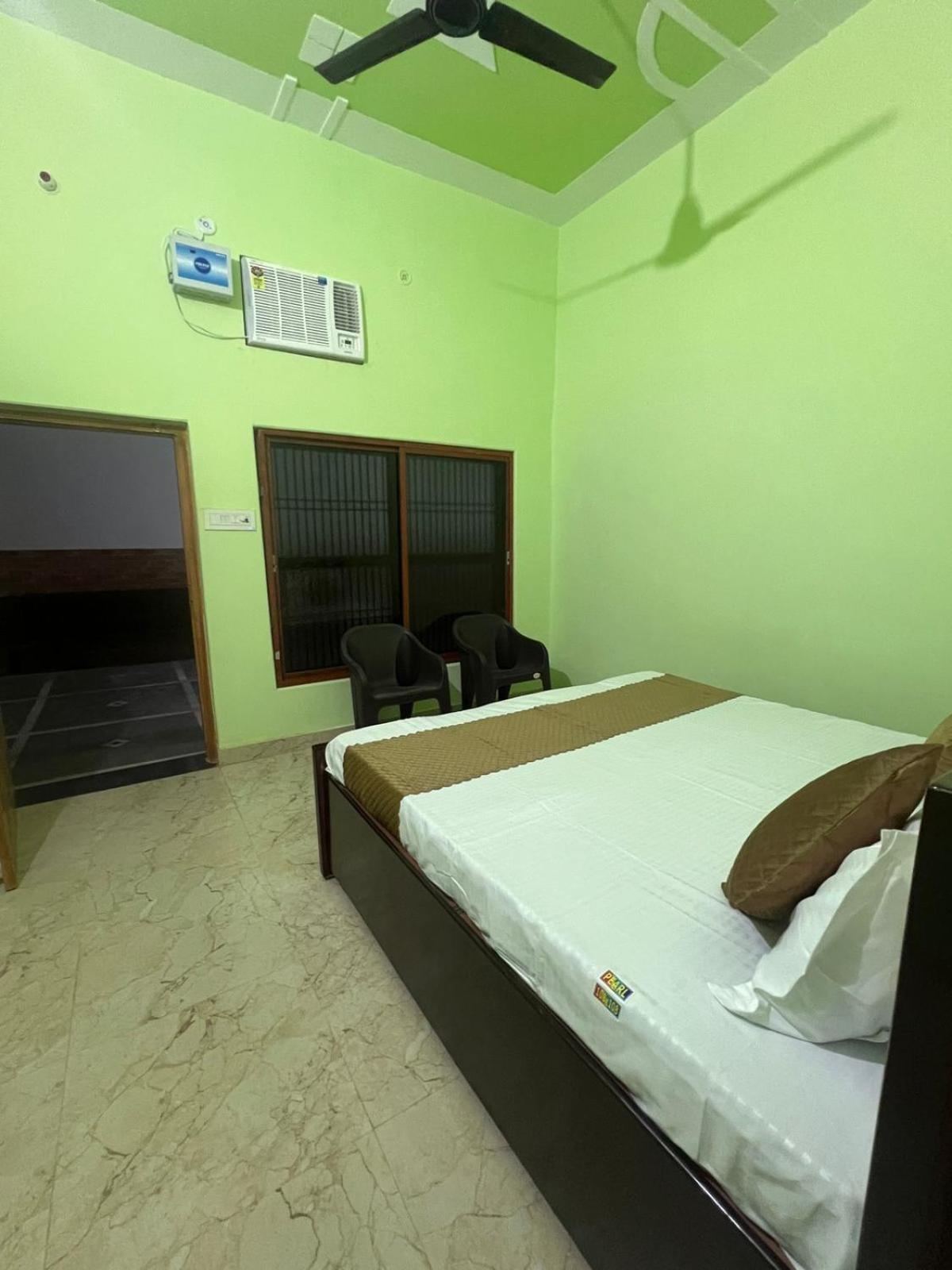 Hotel Vijay Palace Ayodhya ภายนอก รูปภาพ